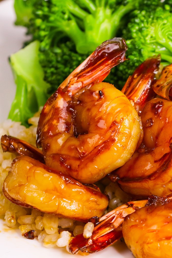 Sriracha Shrimp features succulent shrimp that’s stir-fried in honey sriracha sauce. An easy recipe that’s ready in under 20 minutes!