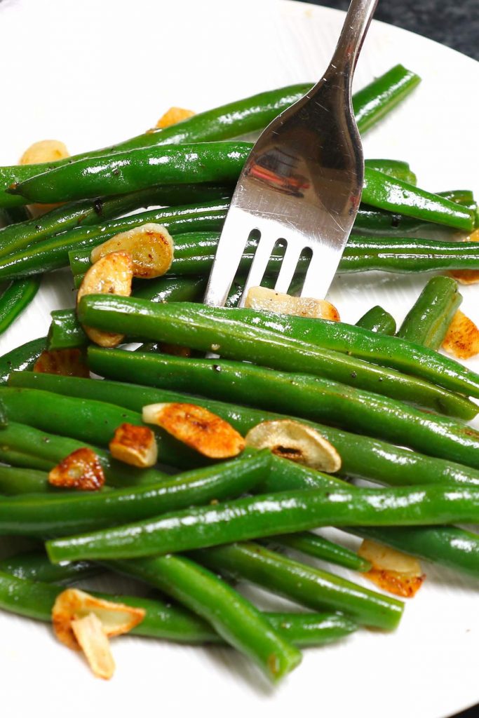 Sous Vide Green Beans with incredible flavor and perfect crispy texture! Made with just a few simple ingredients including garlic, this no-fail sous vide recipe makes a delicious side dish to any main meal. #SousVideGreenBeans #SousVideVegetables