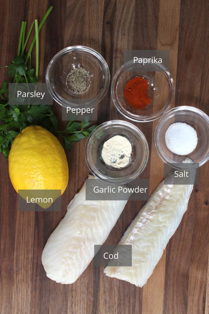 Ingredientes para condimentar bacalao al vacío en el mostrador.