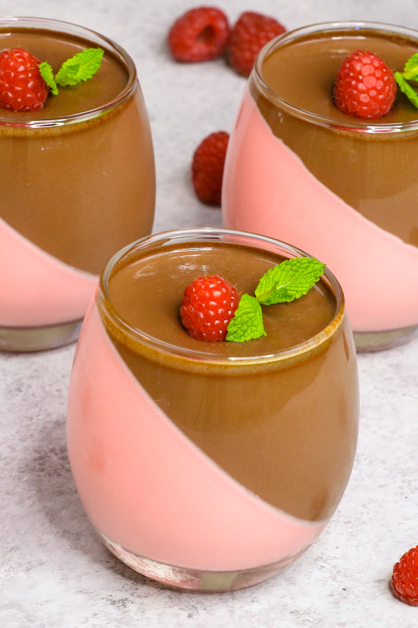 This Homemade Chocolate Pudding is a stunning make-ahead mouthwatering dessert that’s creamy and smooth. It’s an easy recipe with a few simple ingredients: raspberry jello powder, cool whip, half and half milk, gelatin, unsweet chocolate and sugar. Wow your guest with this refreshing dessert at your next party! No bake, and easy dessert. Video recipe. | izzycooking.com #ChocolatePudding