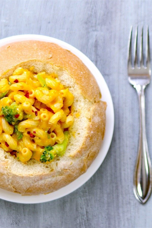 Microwave Mac and Cheese – rich and creamy mac and cheese cooked in microwave from scratch, ready in 15 minutes. A total game changer! All you need is a few simple ingredients: Macaroni pasta, salt, milk, garlic powder and cheddar cheese. Quick, easy and cooked in one bowl. Say goodbye to the dried macaroni boxes!#MicrowaveMacAndCheese #MacNcheese