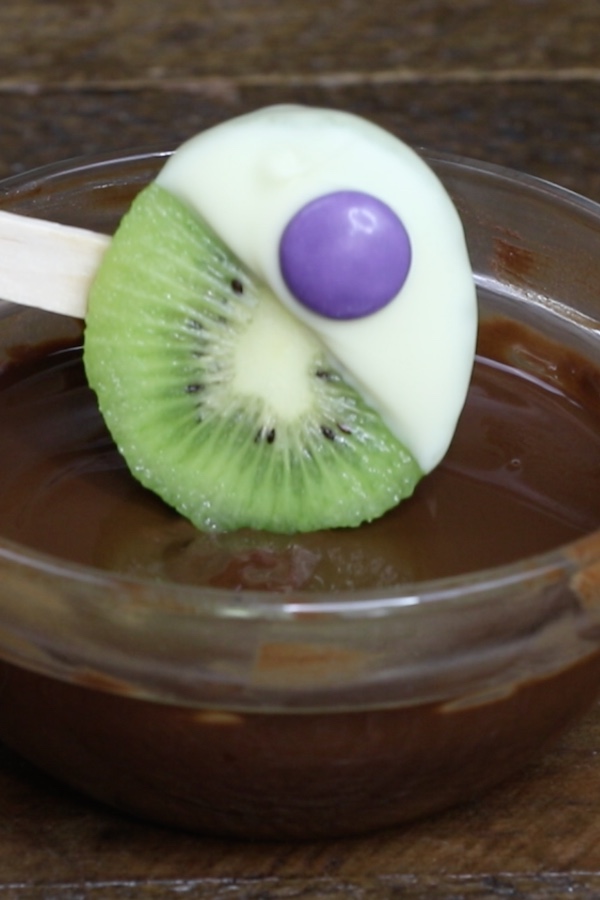 Chocolate Dipped Kiwi Pops are always fun to make especially for with kids.  All you need is a few simple ingredients: kiwi fruit, semisweet chocolate, white chocolate and toppings of your choice. 