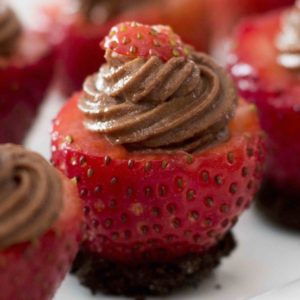 Chocolate Cheesecake Filled Strawberries- mouthwatering and creamy chocolate cheesecake stuffed in fresh strawberries. A no-bake dessert takes only 15 minutes to make! It’s the perfect to make-ahead dessert for a party or holiday with friends and family.