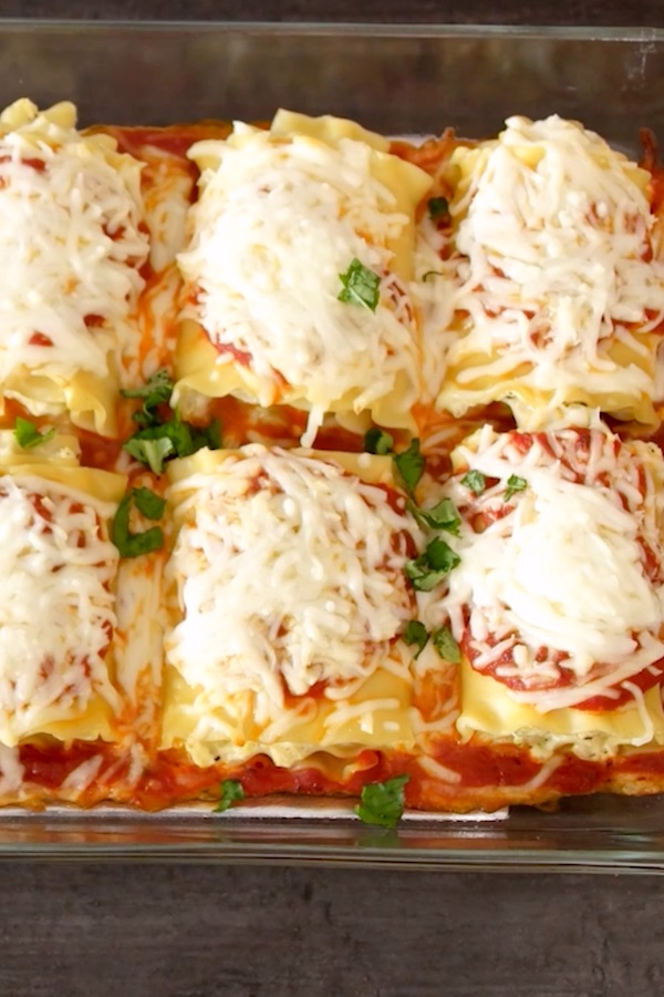 Lasagna Roll Ups packed with rich and flavorful layers of vegetables, ricotta, mozzarella, parmesan cheese and marinara sauce, wrapped in individual tender and soft lasagna pasta.  It’s versatile and much easier than traditional lasagna recipe. Plus, it reheats and freezes really well!
