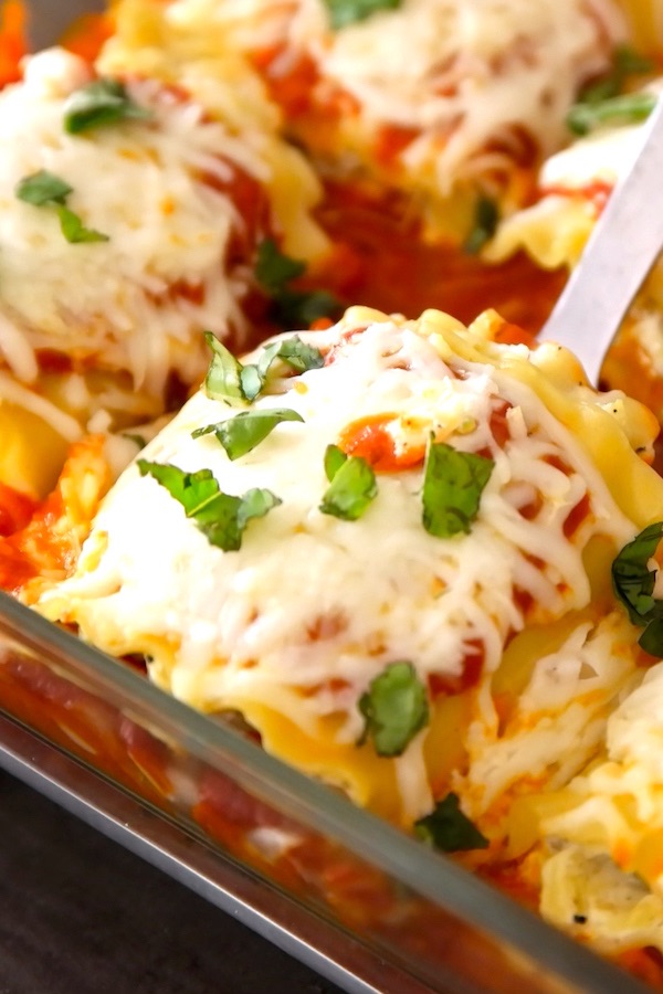 Lasagna Roll Ups packed with rich and flavorful layers of vegetables, ricotta, mozzarella, parmesan cheese and marinara sauce, wrapped in individual tender and soft lasagna pasta.  It’s versatile and much easier than traditional lasagna recipe. 