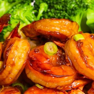 Sriracha Shrimp is sweet and spicy, packed with flavors and made with the easiest, and most delicious sriracha sauce!