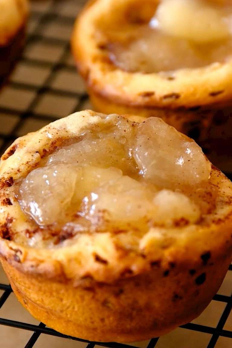 3 Ingredient Cinnamon Roll Apple Pie Cups {Easiest Mini Apple Pie Recipe}