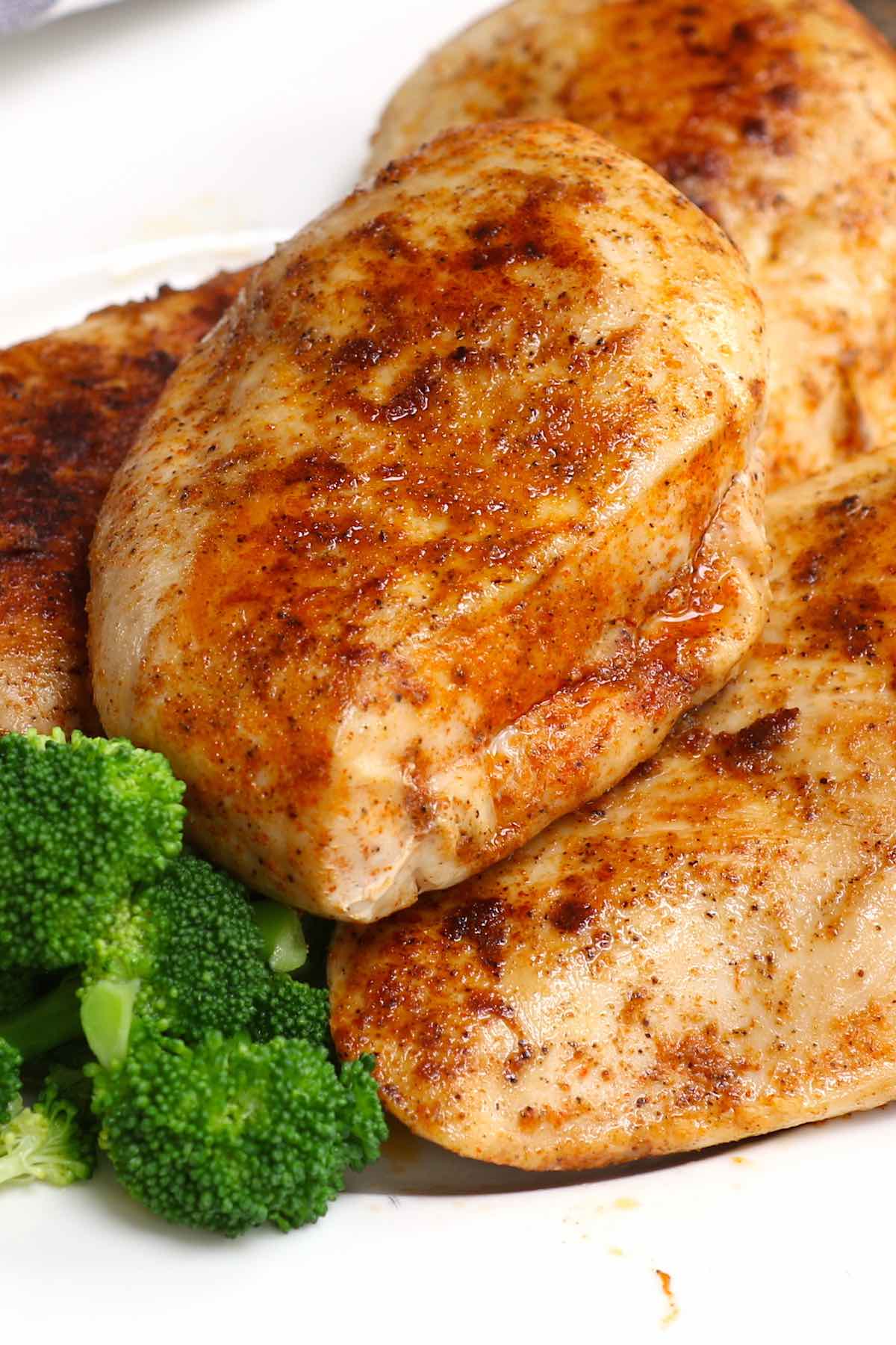 This Sous Vide Boneless Chicken Breasts recipe makes super juicy and tender chicken that’s impossible to achieve with traditional method! Forget dry chicken breasts with sous vide technique, which allows you to control the temperature precisely and produces the perfect chicken that’s full of flavor! #SousVideBonelessChickenBreast #SousVideChickenBreast #SousVideChicken