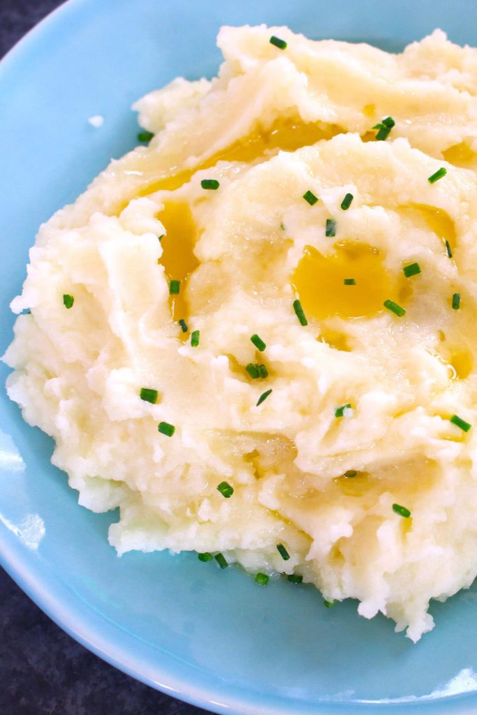 Sous Vide Mashed Potatoes are perfectly rich and creamy, full of buttery and garlicky flavor. This is my all-time favorite side dish recipe and always a crowd fave! Unlike boiling potatoes in water, the sous vide method produces richer and more intense puree by immersing the potatoes in the buttery goodness during cooking, soaking up all the flavors! #SousVideMashedPotatoes