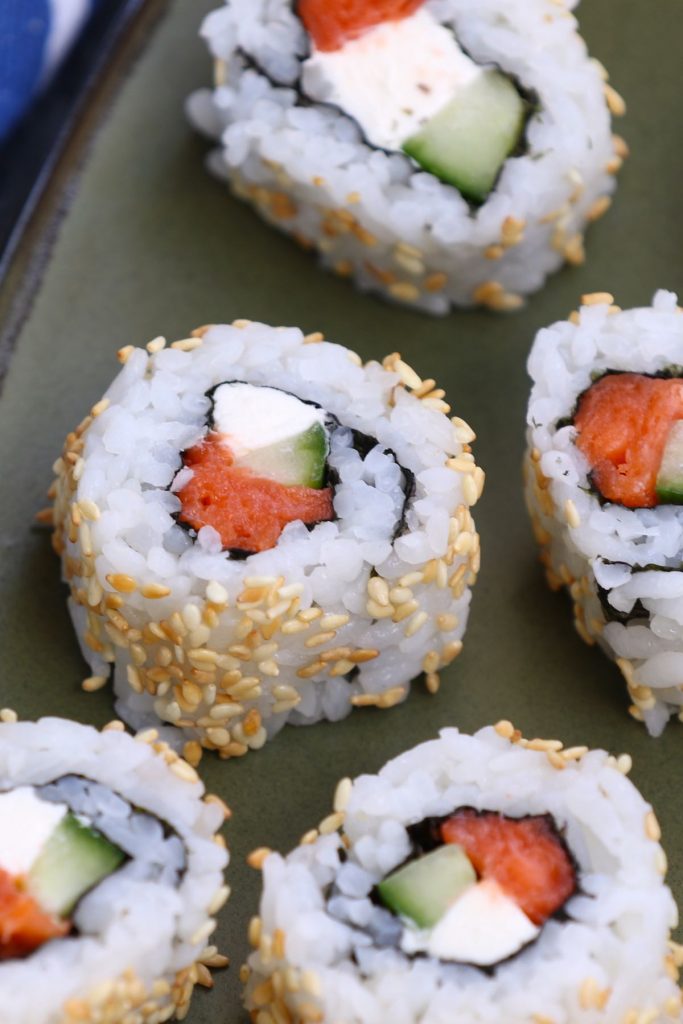 smoked salmon sushi roll