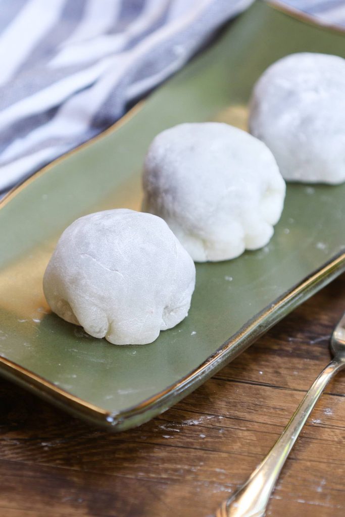 Daifuku!! This popular Japanese recipe makes a soft, tender, and chewy mochi rice cake enclosing a creamy, sweet red bean paste filling. Pure dessert bliss! With some simple tips, you can make this delicious snack in your own home and customize with your favorite fillings. #daifuku #DaifukuMochi