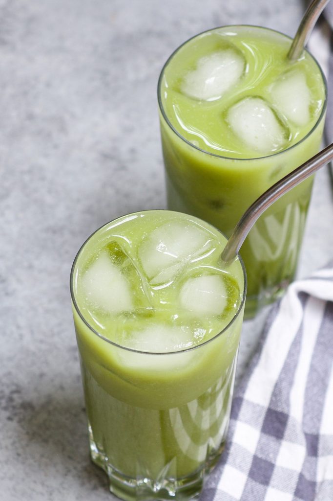Have you tried the new Starbucks Iced Pineapple Matcha Drink? It’s incredibly refreshing with a beautiful green color. This copycat vegan green tea drink is a real deal and has the perfect blend of coconut milk, matcha green tea, pineapple, and ginger flavor. When making it at home, you can customize easily with your desired sweet level and make it with or without caffeine. #IcedPineappleMatchDrink #StarbucksPineappleMatcha