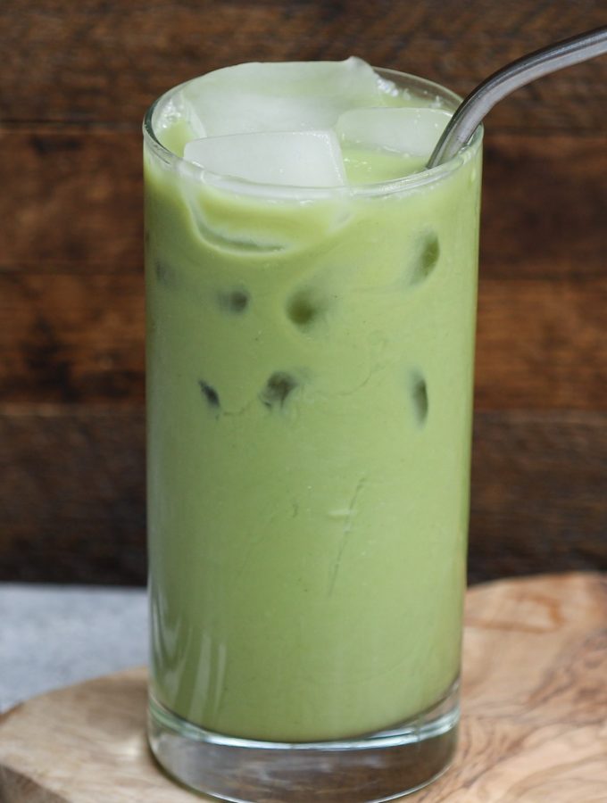 Green Drink and Blue Drink are my new favorite Starbucks rainbow beverages from the secret menu. Now you can make this refreshing green drink at home at the fraction of the price. It’s made with black tea, matcha green tea powder, and coconut milk – smooth, creamy, and delicious! #GreenDrinkStarbucks #StarbucksGreenTeaDrink