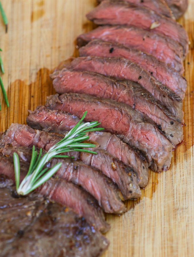 Sous Vide Sirloin Steak is a no-fuss, no-fail recipe to cook this family-sized beef cut, turning it to a super tender and juicy dinner full of flavor! Sous vide machine cooks the sirloin steak to your targeted temperature precisely, and no more overcooked edges with the undercooked center! #SousVideSteak #SousVideSirloinSteak #SousVideTopSirloinSteak