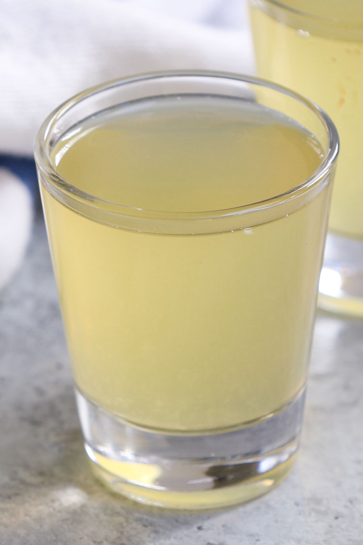Apple Cider Vinegar Shots (aka. ACV Shots) are sweet and sour, with a ton of health benefits, as well as with weight loss. Ever wonder whether this detox drink actually works, or how many shots of apple cider vinegar do you need to drink a day? Keep reading to find out what the scientific research says.