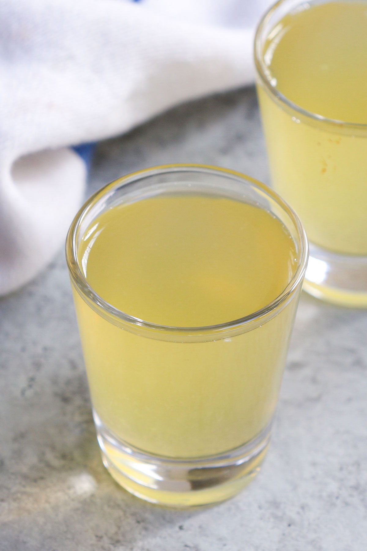 Apple Cider Vinegar Shots (aka. ACV Shots) are sweet and sour, with a ton of health benefits, as well as with weight loss. Ever wonder whether this detox drink actually works, or how many shots of apple cider vinegar do you need to drink a day? Keep reading to find out what the scientific research says.