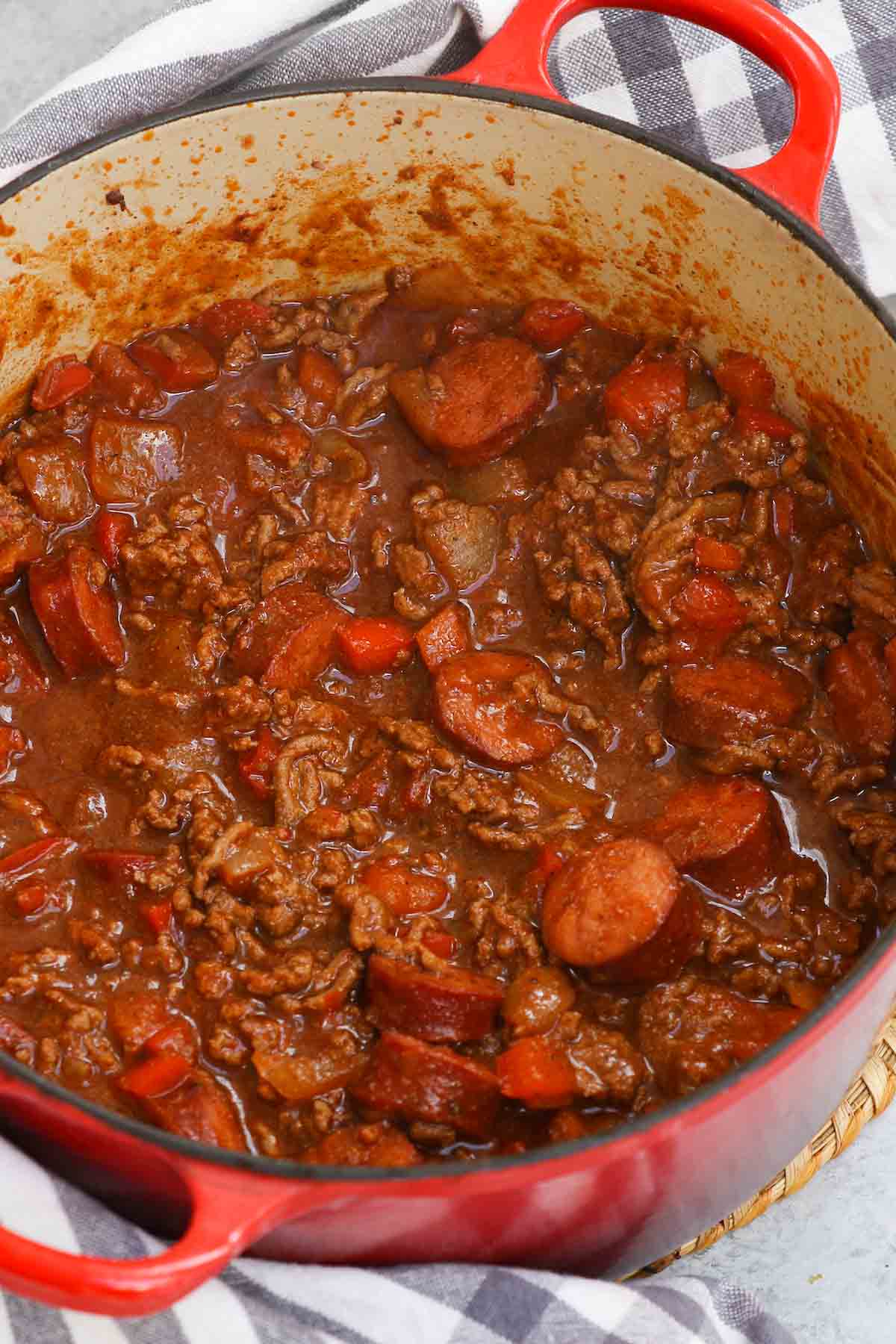Texas Roadhouse is an American chain restaurant famous for its Southwestern cuisine. Popular menu items include steak, ribs and their infamous Texas Roadhouse Chili. Known for its spicy, smoky flavor, this copycat chili recipe is a two-meat treat for those who want a warm bowl of hearty comfort.