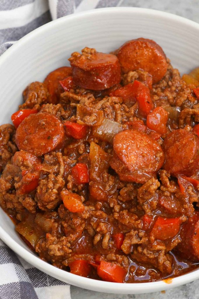 Texas Roadhouse is an American chain restaurant famous for its Southwestern cuisine. Popular menu items include steak, ribs and their infamous Texas Roadhouse Chili. Known for its spicy, smoky flavor, this copycat chili recipe is a two-meat treat for those who want a warm bowl of hearty comfort.
