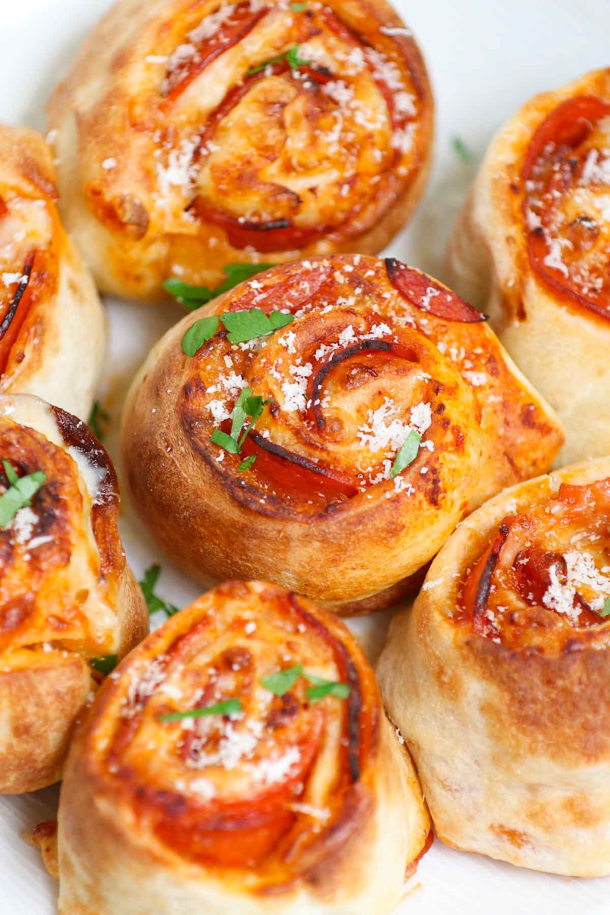 These Air Fryer Pizza Rolls have delicious pepperoni and mozzarella cheese packed in pizza pockets – an instant crowd-pleaser great for appetizer or snack. You can easily make these bite-sized mini pizzas at home from scratch in under 10 minutes. We’ve also included instructions on how to air fry frozen pizza puffs straight from the freezer. 