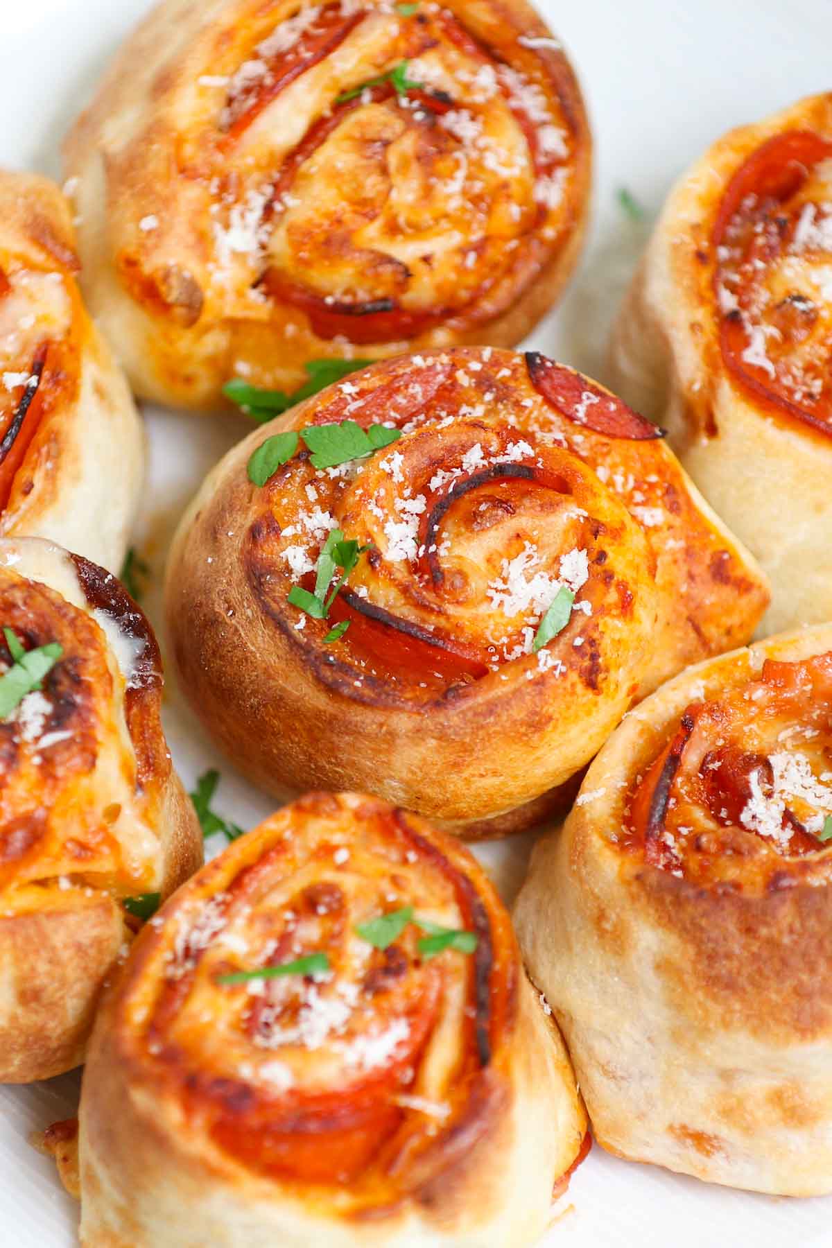 These Air Fryer Pizza Rolls have delicious pepperoni and mozzarella cheese packed in pizza pockets – an instant crowd-pleaser great for appetizer or snack. You can easily make these bite-sized mini pizzas at home from scratch in under 10 minutes. We’ve also included instructions on how to air fry frozen pizza puffs straight from the freezer.