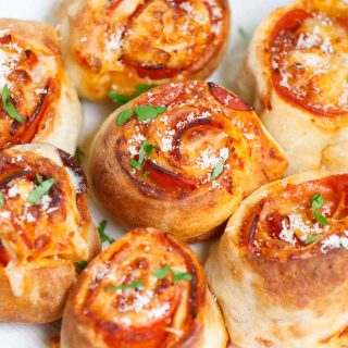 These Air Fryer Pizza Rolls have delicious pepperoni and mozzarella cheese packed in pizza pockets – an instant crowd-pleaser great for appetizer or snack. You can easily make these bite-sized mini pizzas at home from scratch in under 10 minutes. We’ve also included instructions on how to air fry frozen pizza puffs straight from the freezer.