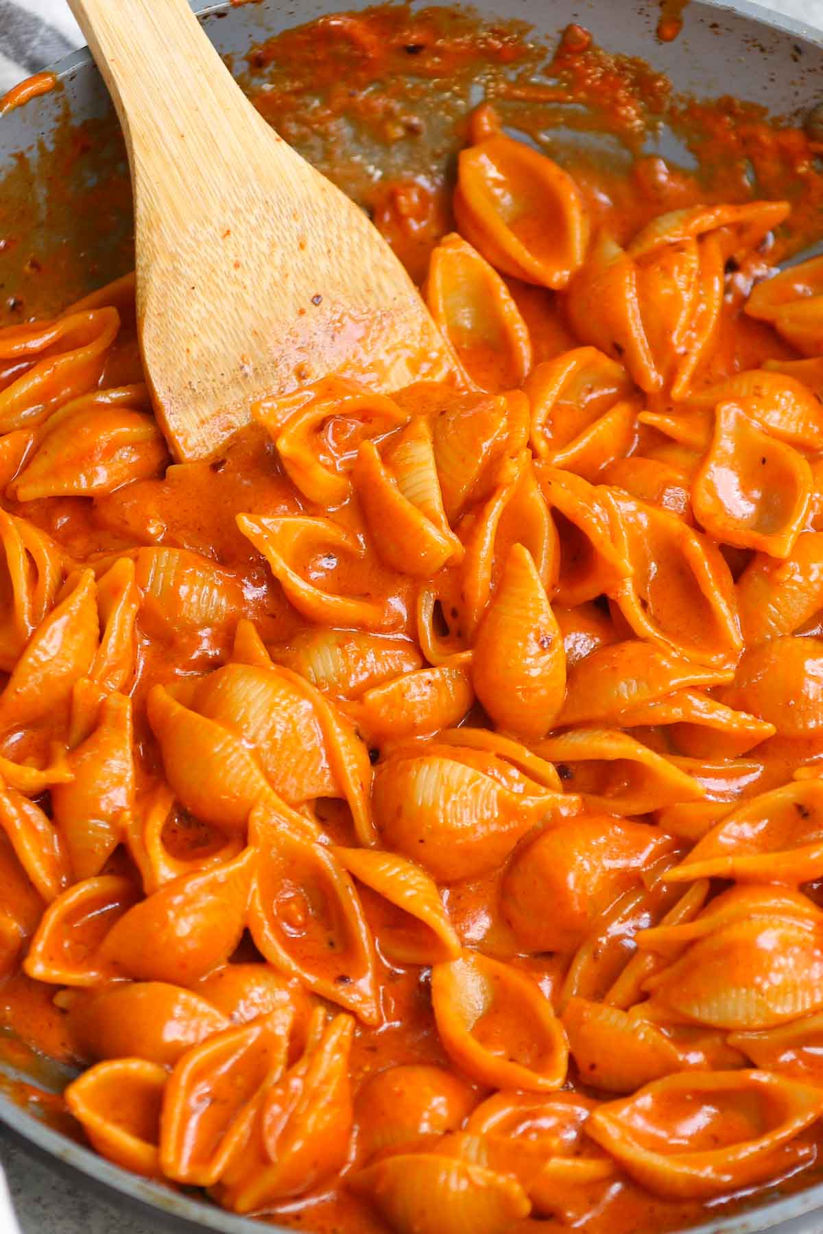 Gigi Hadid Pasta is creamy, cheesy, spicy, mouth-watering, and has taken the internet by storm. Model Gigi Hadid might be known for her talents on the runway, but she certainly rocks the kitchen too. Her simple pasta recipe went viral after she posted it on Tiktok and Instagram, and I promise you it’s worth the hype. Keep reading to find out how to make Gigi Hadid’s Spicy Vodka Sauce (spice and vodka optional).