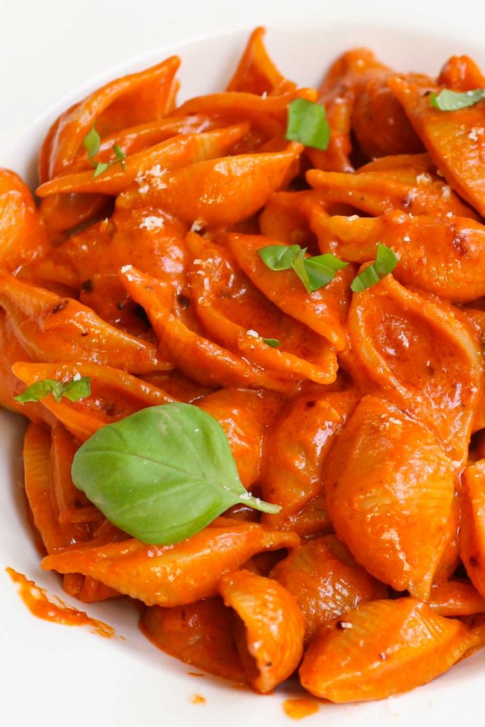 Gigi Hadid Pasta is creamy, cheesy, spicy, mouth-watering, and has taken the internet by storm. Model Gigi Hadid might be known for her talents on the runway, but she certainly rocks the kitchen too. Her simple pasta recipe went viral after she posted it on Tiktok and Instagram, and I promise you it’s worth the hype. Keep reading to find out how to make Gigi Hadid’s Spicy Vodka Sauce (spice and vodka optional).