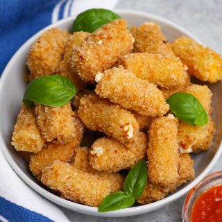 Olive Garden is known for its delectable Italian menu items, including appetizers. For those who want to go beyond breadsticks, this copycat Stuffed Ziti Fritta is crispy, cheesy and packed with flavors. Cooked rigatoni pasta is stuffed with a delicious cheese mixture and then fried to golden perfection!