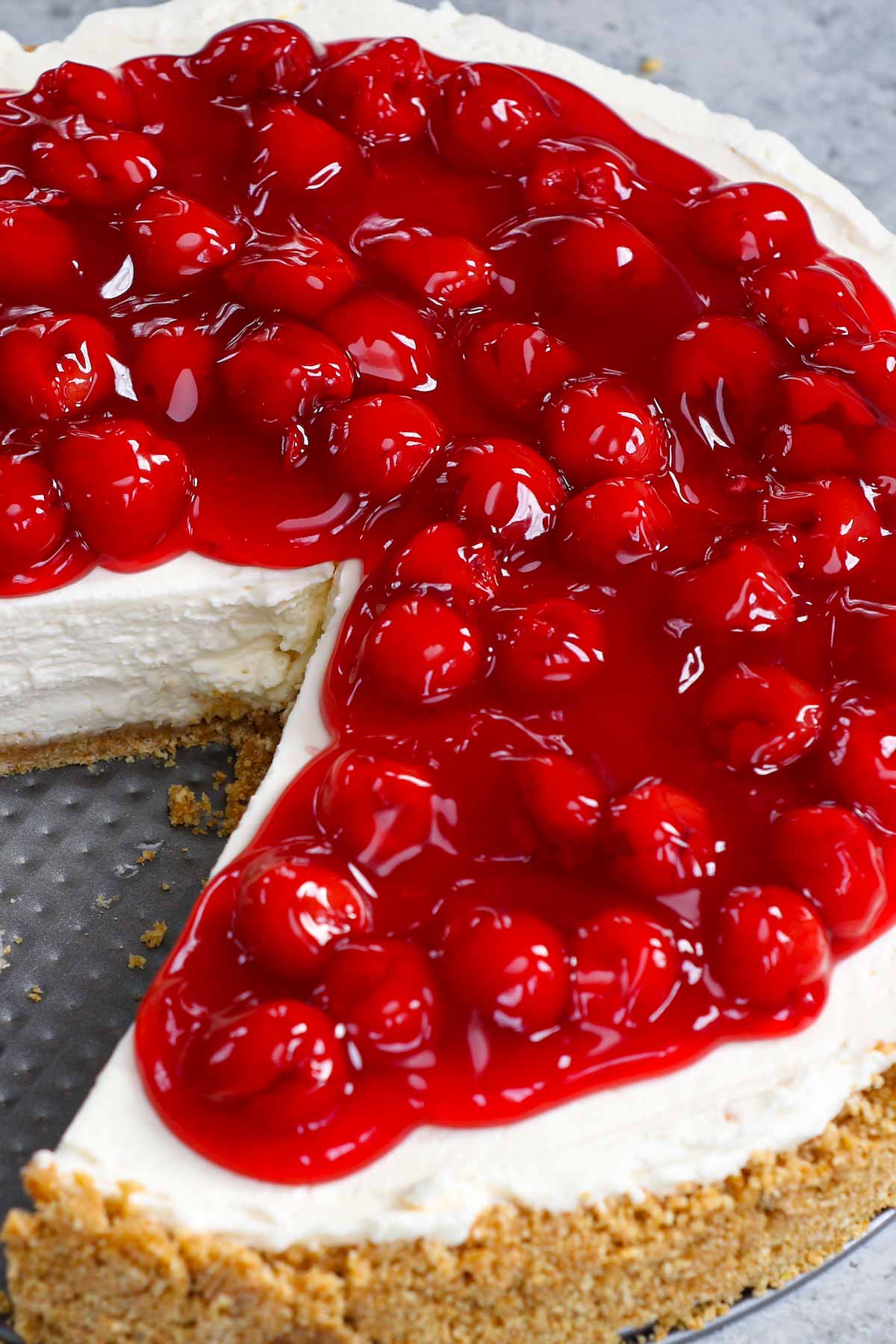 These 15 Easy Cheesecake Toppings will take your love for cheesecake to a new level! We’re talking tons of toppings – Strawberry sauce, sour cream, blueberry, cherry, and even Oreo cookies. They’ll keep your family and guests coming back for more!