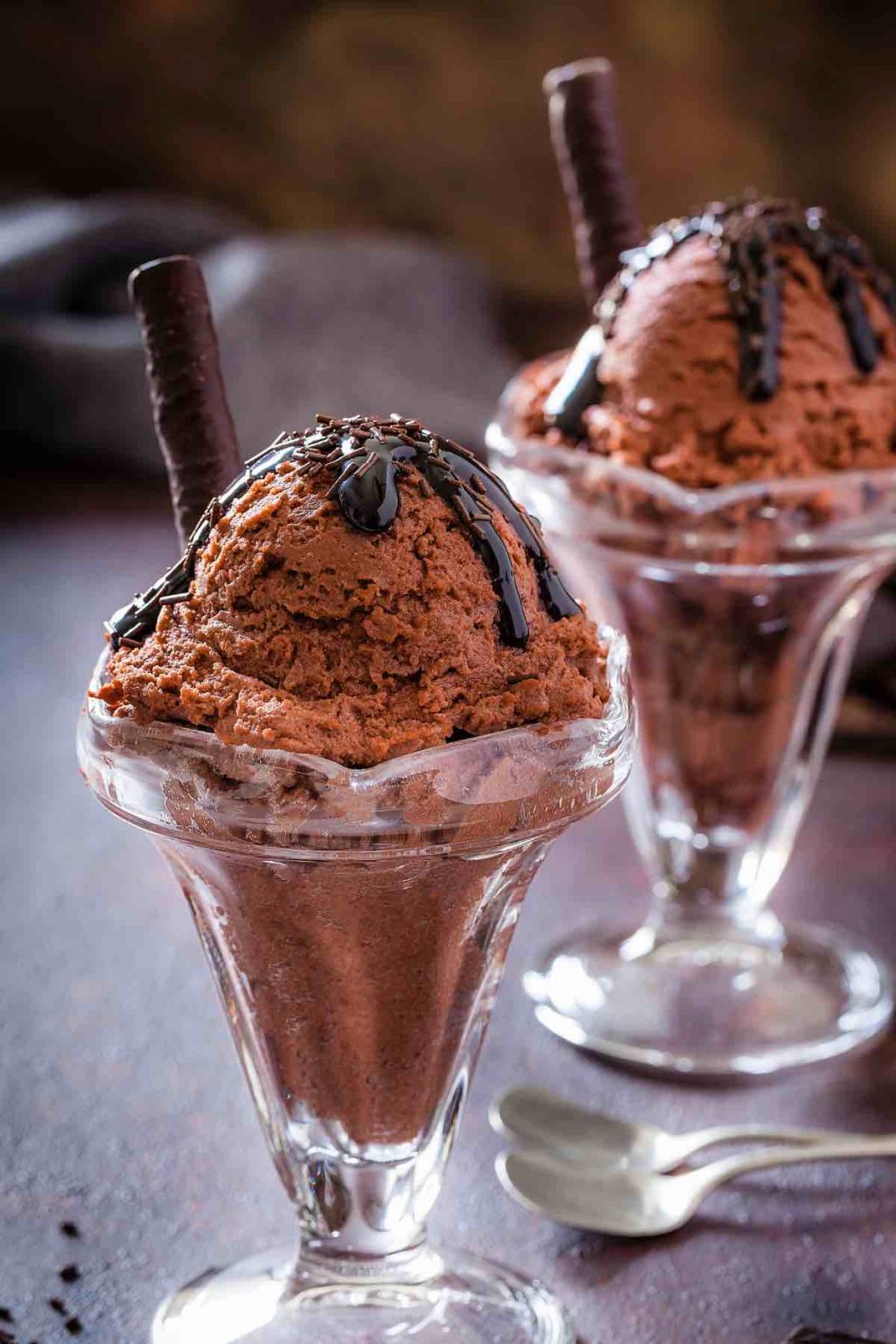 10 Best Ice Cream Sundaes That Everyone Will Love - IzzyCooking