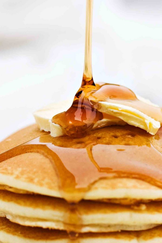 From maple syrup and whipped cream to healthy fruit and fruit sauces, here are the top 10 Best Pancake Toppings to prepare for your next morning fiesta.