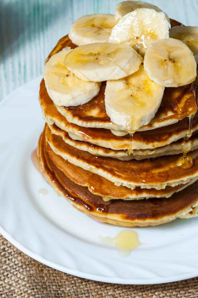 From maple syrup and whipped cream to healthy fruit and fruit sauces, here are the top 10 Best Pancake Toppings to prepare for your next morning fiesta.