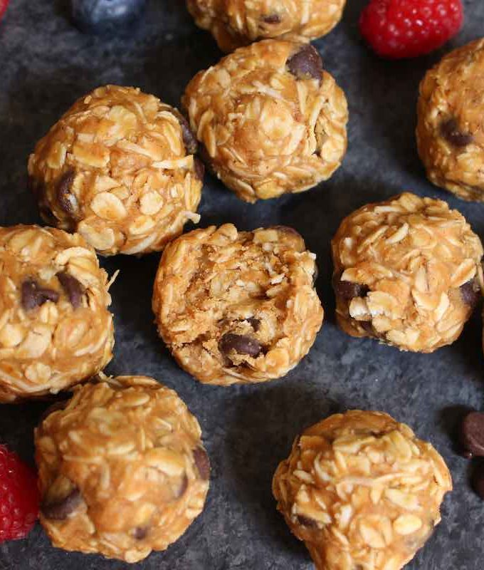 No Bake Oatmeal Cookies are irresistible snacks with a soft texture and cookie dough flavors. Perfect for on-the-go breakfast or parties.