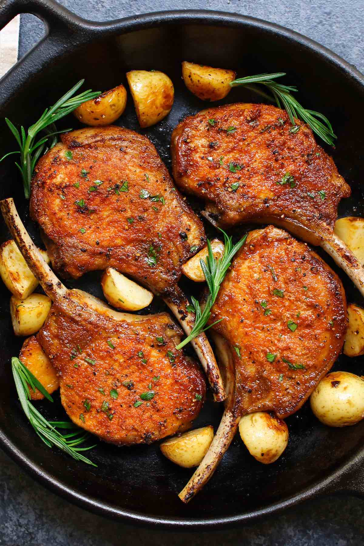 We've collected 16 Best Sides For Pork Chops that are easy to make at home. From veggies to rice, potatoes, and pasta, these side dishes are our favorites, and go well with both bone-in and boneless pork chops!