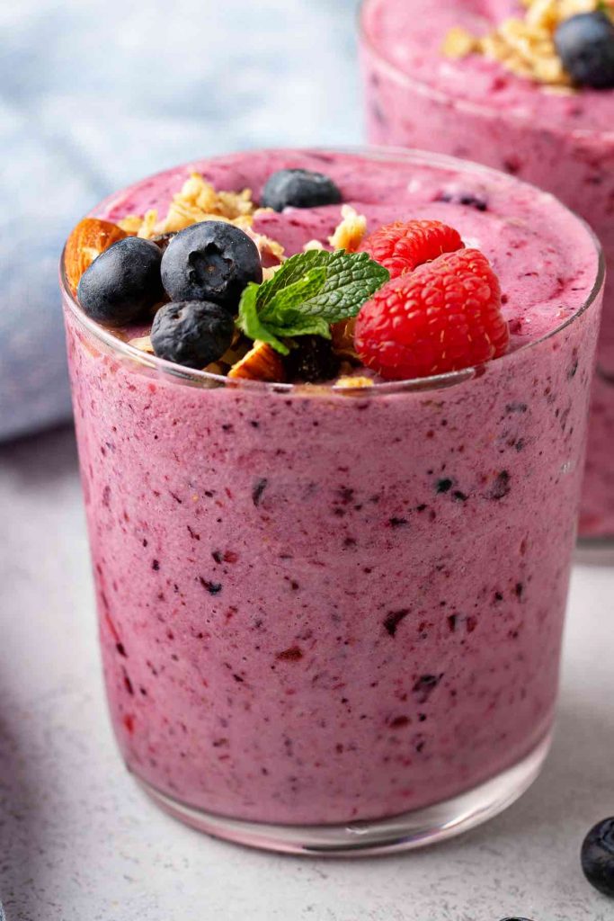 18 Easy and Healthy Frozen Fruit Smoothie Recipes - IzzyCooking