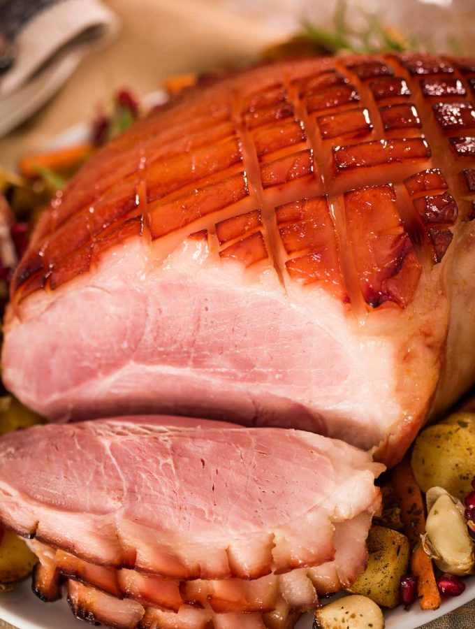 Ham isn't just for specific holidays or occasions anymore. You can easily enjoy it any night of the week! With the proper side dishes of course! Below you will find 16 Easy Side Dishes, from potatoes to veggies, salad, pasta, and much more.