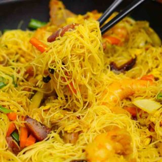 This Chow Mei Fun is loaded with delicious thin vermicelli noodles, fresh vegetables, and flavorful pork along with tender shrimp. It’s one of the best Vermicelli Noodles recipe and is really easy to make.