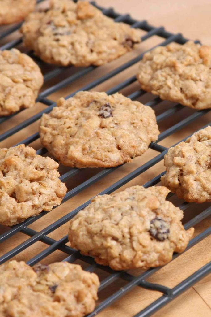 Soft And Chewy Oatmeal Cookies