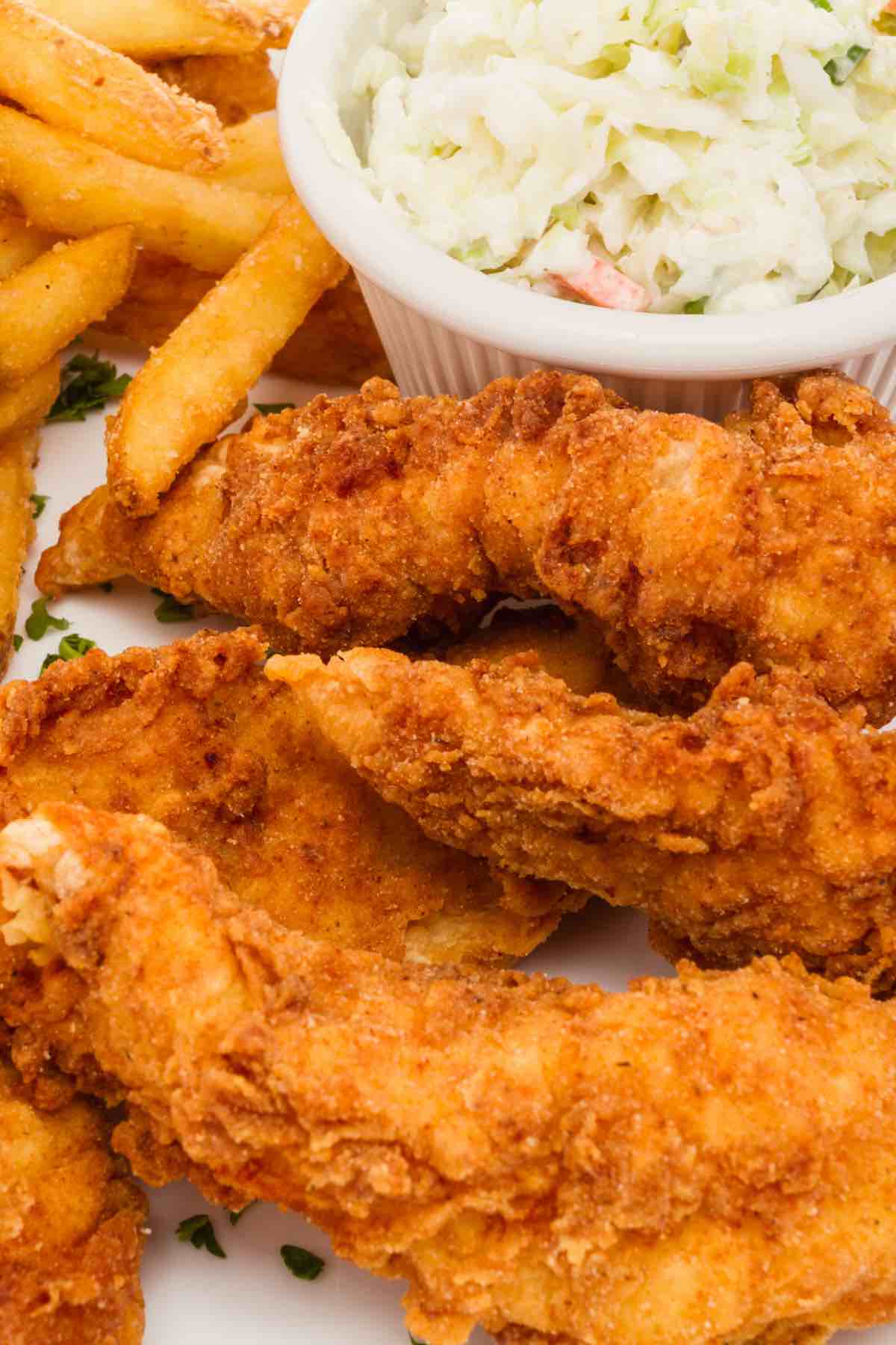 Is there anything more authentic than a Southern meal made with fried chicken? How about the best sides to go with it? Just imagine that crisp piece of fried chicken smothered in gravy and served with a perfect side! Below you will find 21 of the Best Fried Chicken Sides that range from healthy to picnic style! Choose one or two to make it a complete Southern meal!