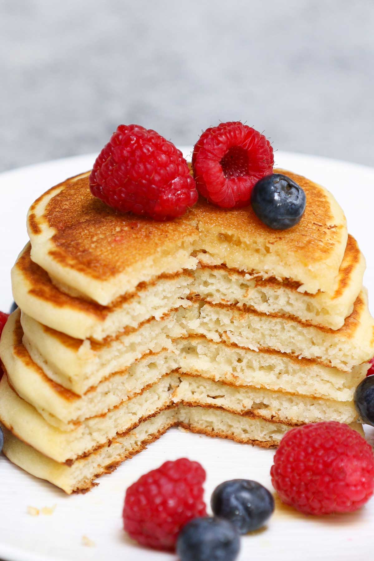 These Easy Griddle Cakes (Griddle Pancakes) are light and fluffy – a classic breakfast food that calls for a few simple ingredients. This recipe provides step-by-step instructions for cooking the batter on an electric griddle. You can serve them with maple syrup, jam, or fruits for a delicious meal!