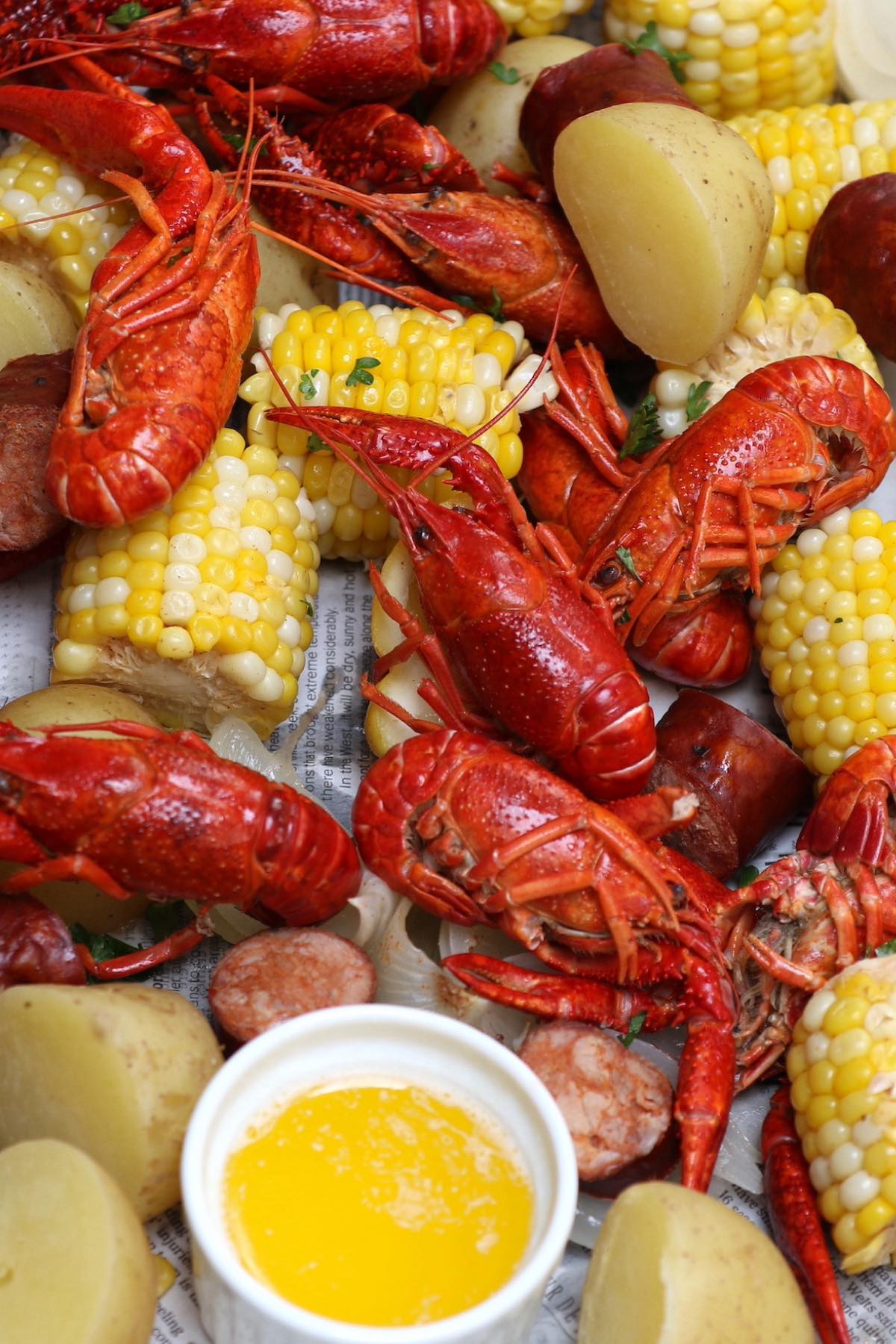 Ever wonder How to Eat Crawfish when you’d like to add these crustaceans to your Louisiana seafood boil? In this post you’ll learn how to cook crawfish, how to eat, and what part is edible.
