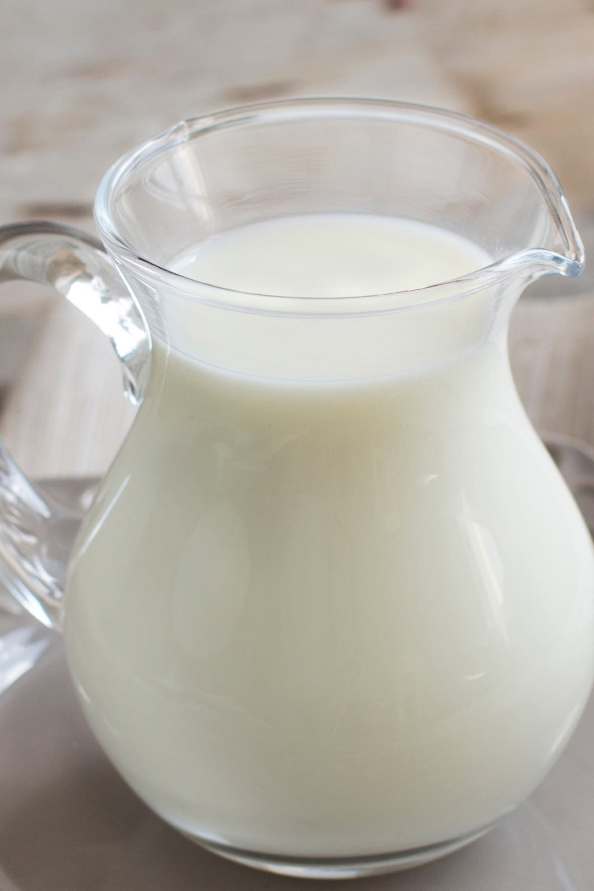 Many recipes call for heavy whipping cream. This staple ingredient is used in everything from desserts to soups to sauces. Don’t worry if you don’t have any on hand and can’t run out to the store. With 3 simple ingredients, you can make your very own heavy whipping cream at home easily.
