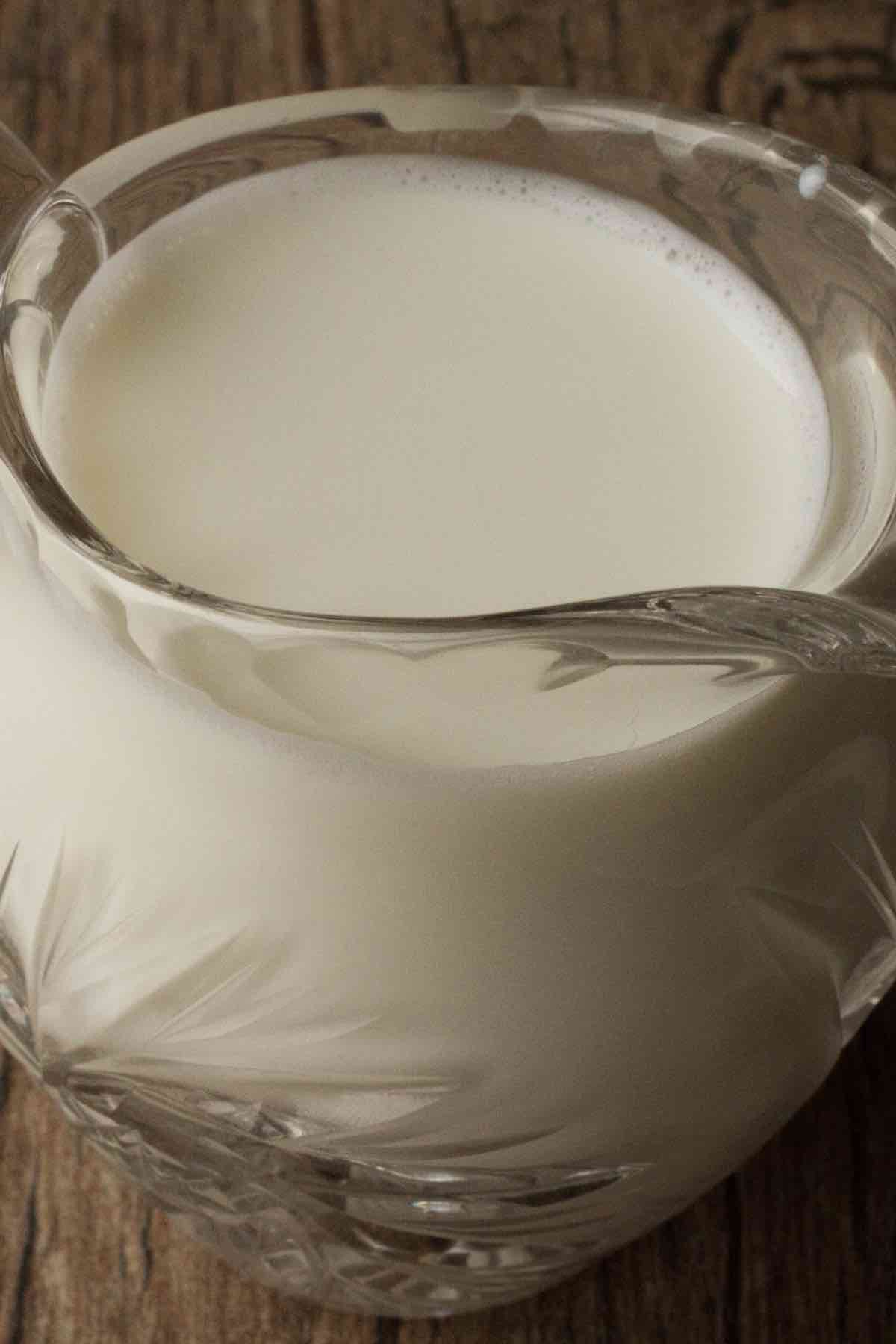 Many recipes call for heavy whipping cream. This staple ingredient is used in everything from desserts to soups to sauces. Don’t worry if you don’t have any on hand and can’t run out to the store. With 3 simple ingredients, you can make your very own heavy whipping cream at home easily.