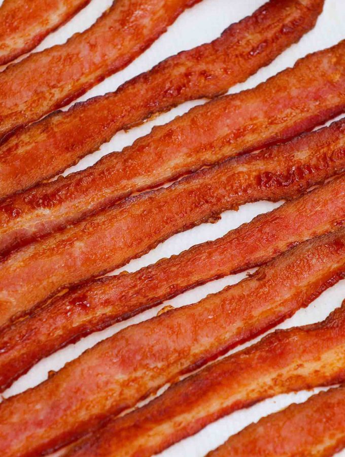 Bacon can make a quick breakfast or be transformed into a delicious dish. How long does bacon last in the fridge? It depends on whether the package is opened or unopened, and whether the bacon is raw or cooked.