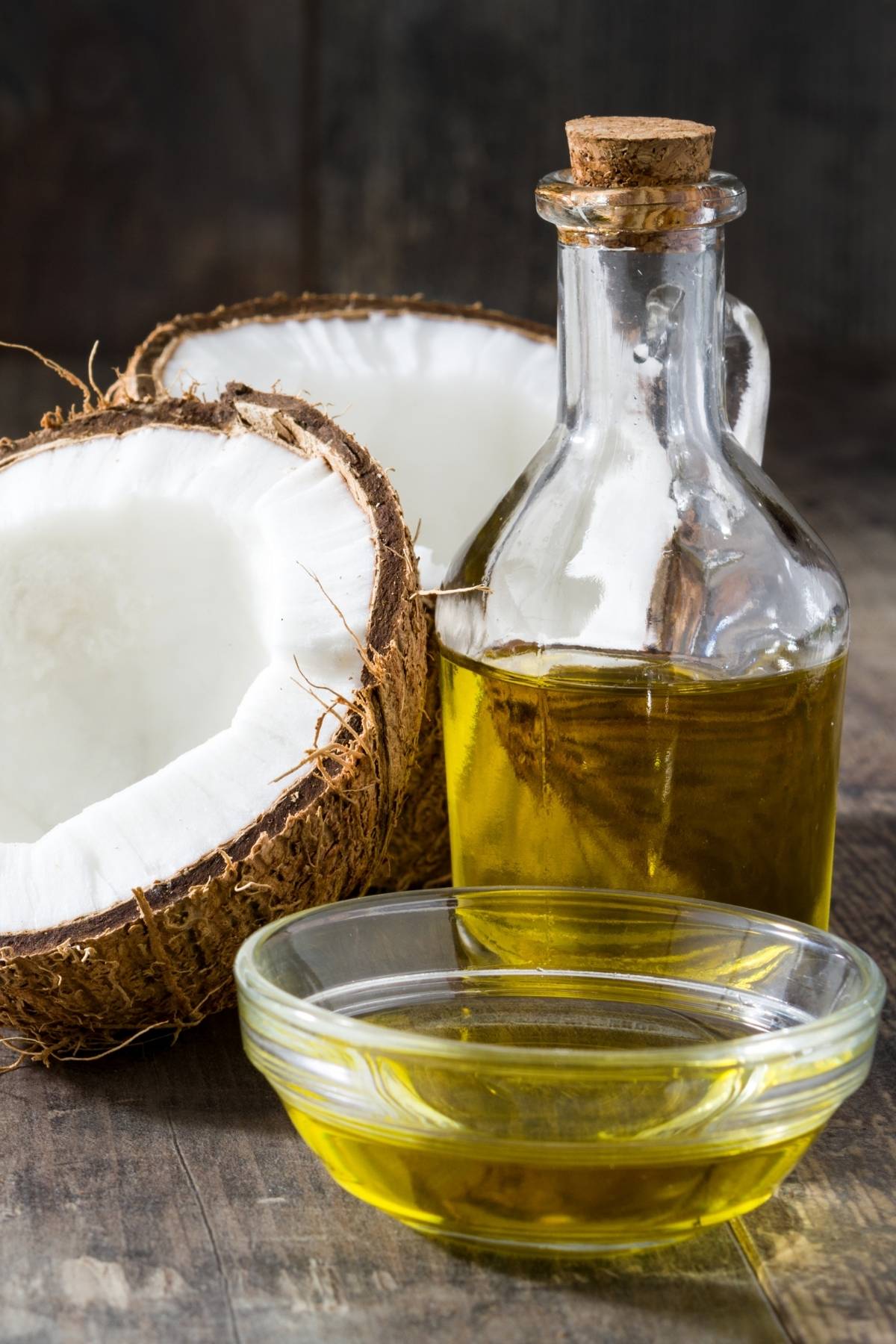 Does coconut oil ever go bad? What are the key signs of bad coconut oil? How to store it properly and how long does it last? Keep reading and you’ll find everything that you need to know.