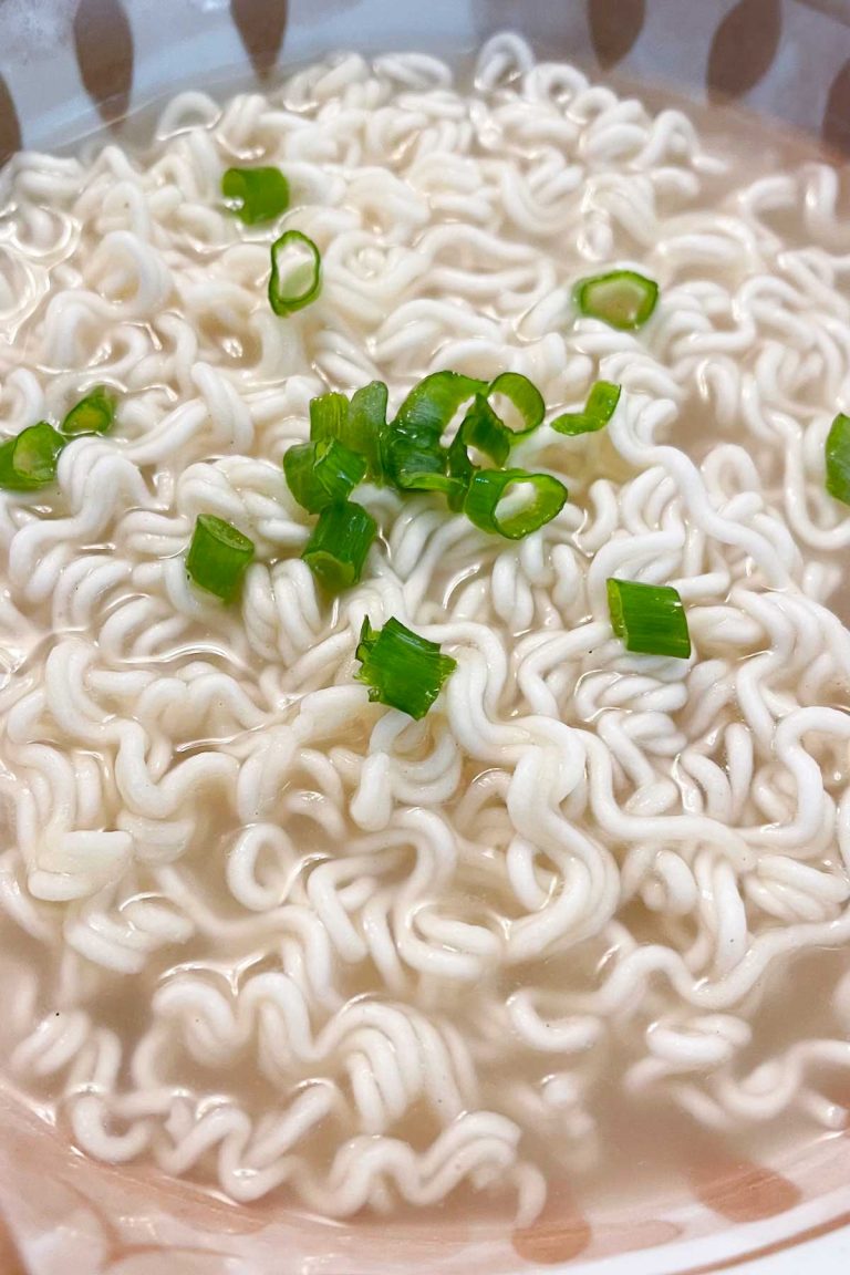 How to Microwave Ramen (Best Instant Ramen Noodles Recipe) IzzyCooking