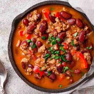 Chili is one of those comforting meals that everyone loves. As it continues to grow in popularity, so does the range of ingredients used to make it! This article explores the Best Beans for Chili, including canned chili beans and dried beans.