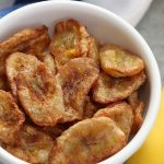 When prepared in the air fryer, homemade banana chips are a guilt-free, healthy, low-calorie snack made with simple ingredients. In this post, you’ll learn how to dehydrate bananas in an air fryer.