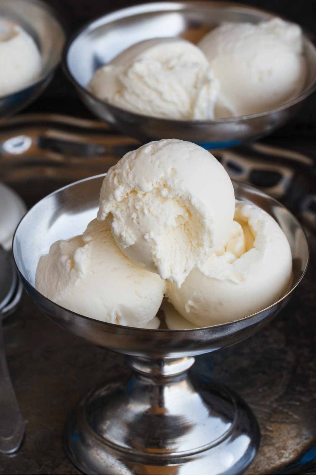 You don't need a fancy ice cream maker to enjoy homemade ice cream. We’ll show you how easy it is to make ice cream in a bag! All you need are just 3 ingredients and two Ziploc bags. Ready in 15 minutes, this homemade treat will be perfect for those hot summer days.