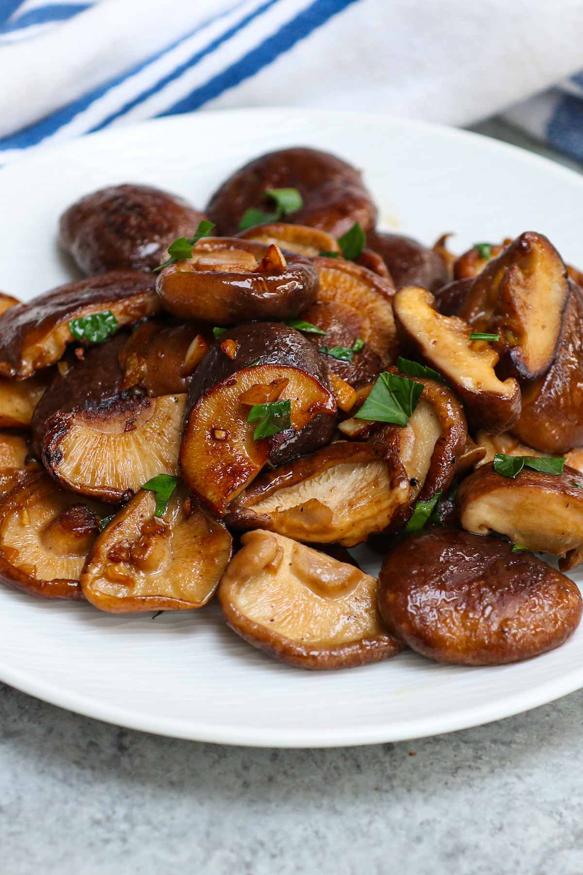 Keto-friendly. If you’re a shiitake mushroom lover or you’re looking for ways to include these delicious mushrooms in more meals, keep reading on for some great information and easy recipes to help you get started! 